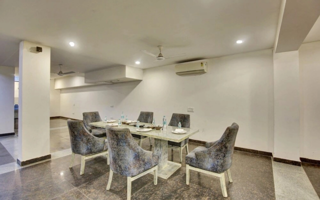 YOYO ROOMS NEAR SECTOR 16 METRO Noida