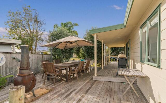 Captain's Cabin - Cooks Beach Holiday Home