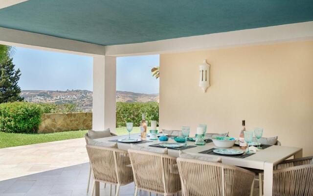 Villa Mimosa sleeps 8 with Guest house.