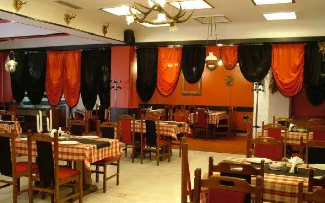 Hotel Coroana De Aur