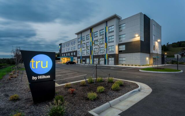 Tru by Hilton Radford, VA