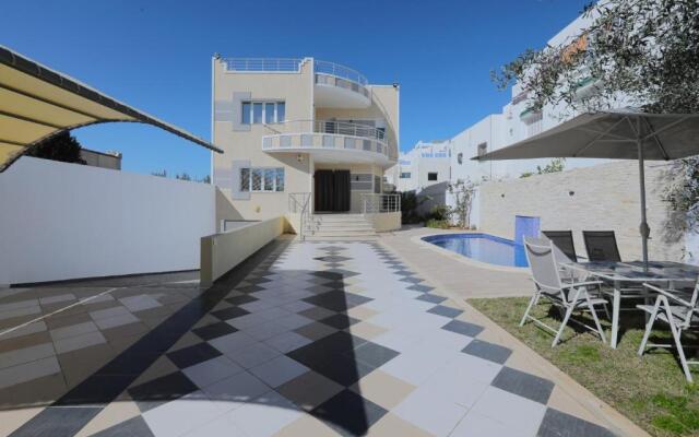 Magnifique Villa Avec Piscine, Pour Vos Vacances !