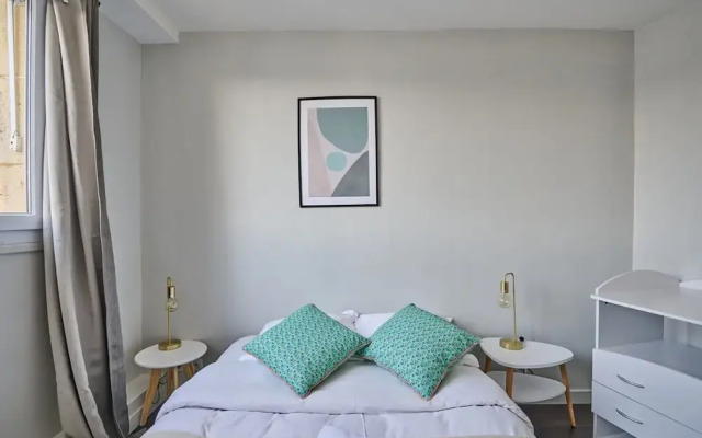 Sublime 2 Bedroom Flat Quai de Seine Eiffel Tower