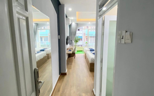 Home Away Homestay, City Center, D1