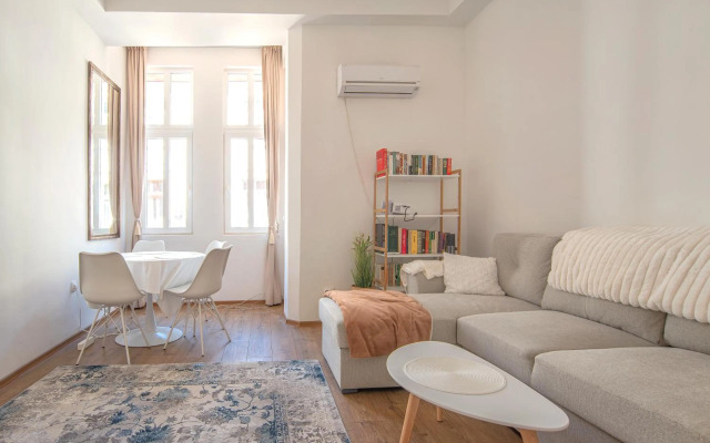 Supreme Luxury Top Central 1 Bedroom Apartment