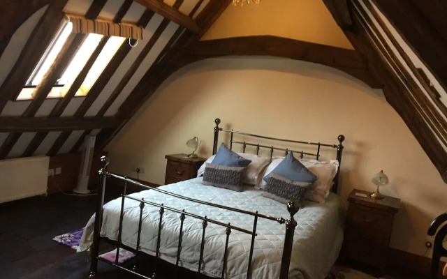 Captivating Tudor 2 Bedroom Apartment in Ipswich