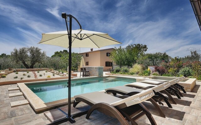 Modern Holiday Home in Medulin With Pool