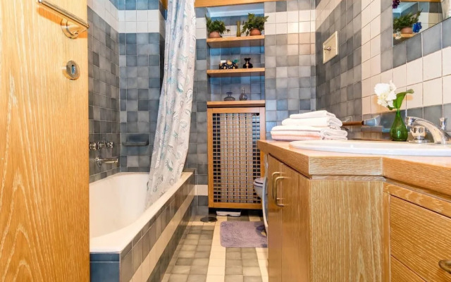 Hintown Brera's Boat