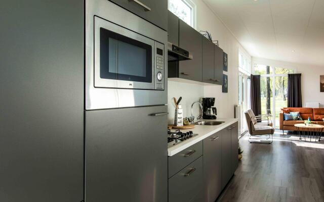 Modern chalet with a dishwasher, located in Park De Veluwe