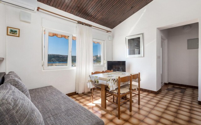 Stunning Apartment in Stara Novalja With 2 Bedrooms and Wifi