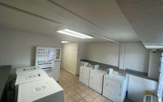 Budgetel Inn & Suites