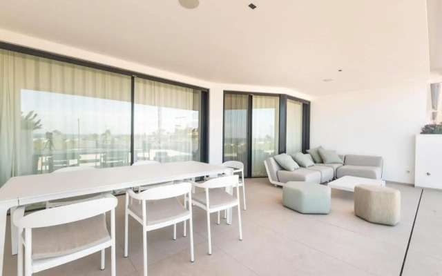 Infinity 0-8 LUXE SEA VIEW 2B