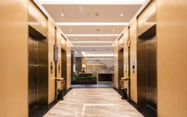 Handan Cloud Hotel (East High-speed Railway Station Vientiane Hui)