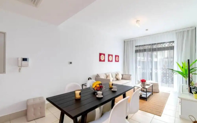 Elegant Escape of Downtown