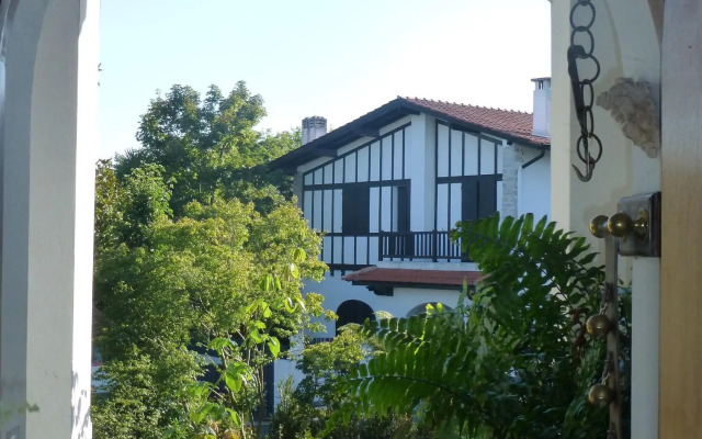 Villa Erresinolettean