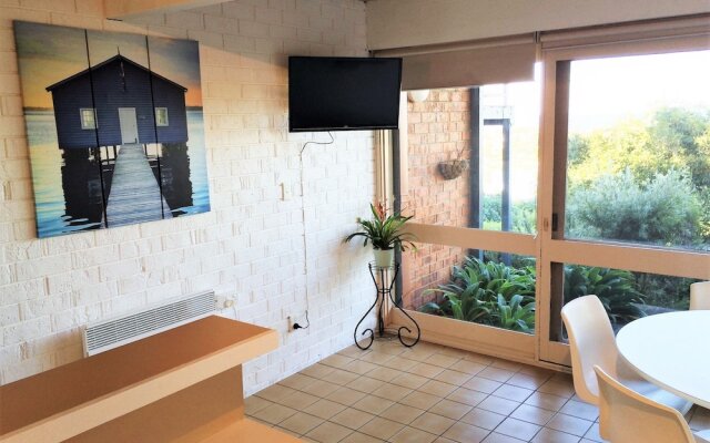 Pacific Heights Holiday Apartments & Munn's Tower House