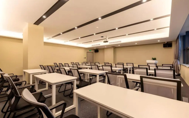 Homeinn Selected Hotel (Anshan Steel West station  Material Market)