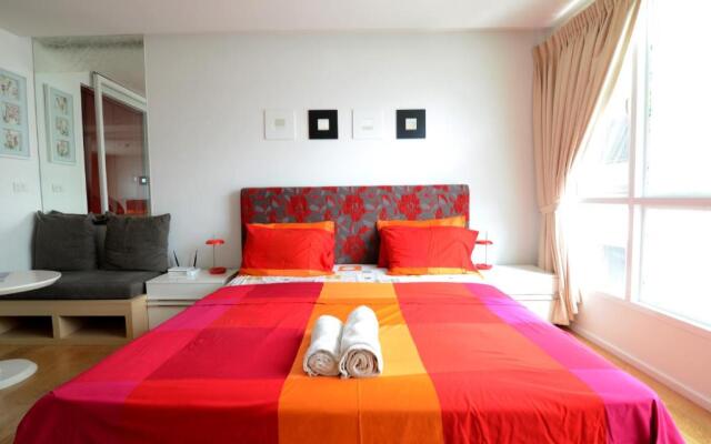 Cozy Studio Walk to BTS Free Wi-Fi Great Location