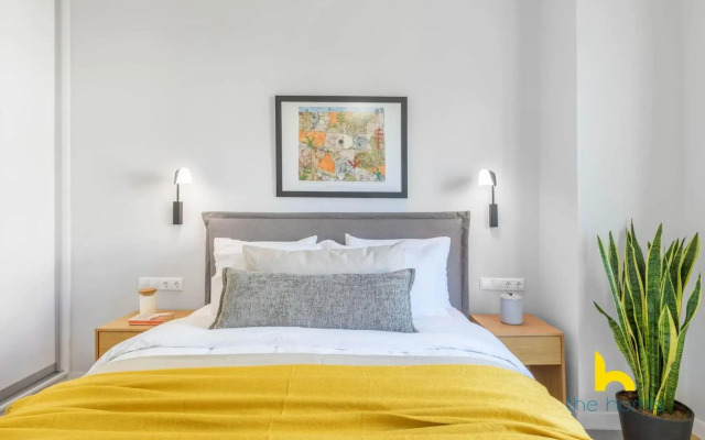 Sun-Splashed 2-BDR Corner Apartment with Hillside views!