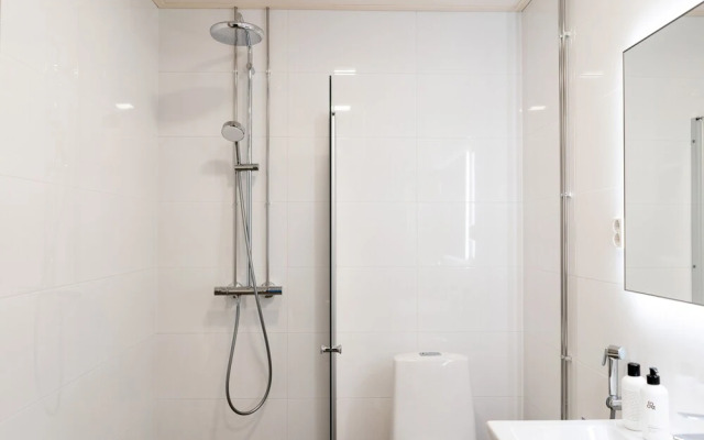 New stylish 1br in the heart of the city