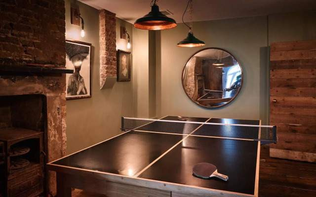 Artist Residence London