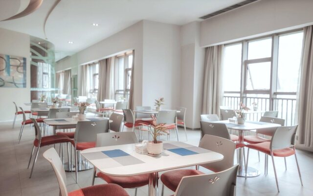 Holiday Inn Express Chongqing Guanyinqiao by IHG