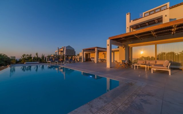 Carpe Diem Villa - Luxurious, 15km From The Beach