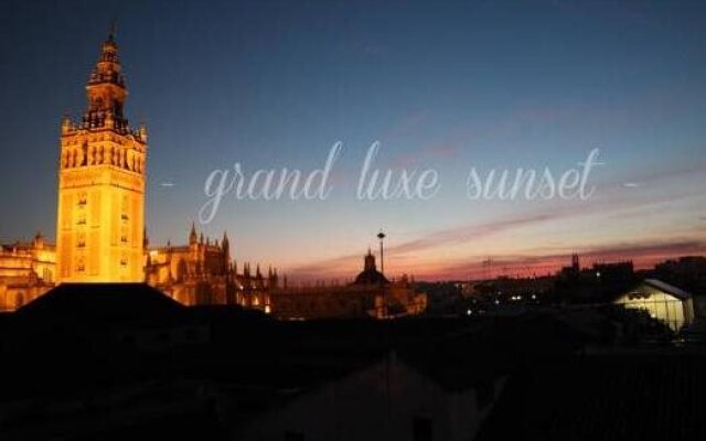 Grand Luxe Hostel