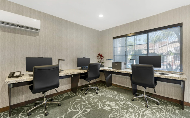 Best Western Plus Carriage Inn