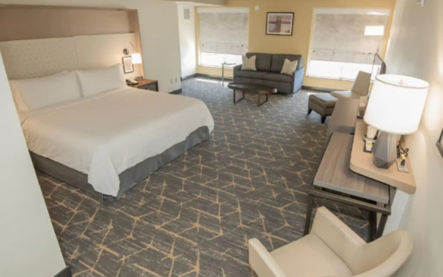 Holiday Inn & Suites Oakland Airport by IHG