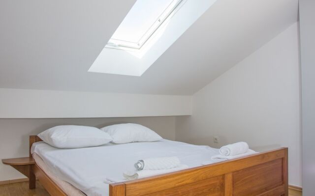 Apartments Sv Jelena 1