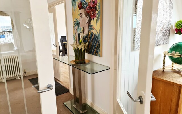 Harbour High - Luxury Beach Penthouse - Sleeps 6