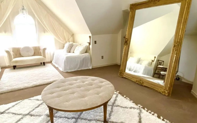 Four Winds Victorian Venue & Suites