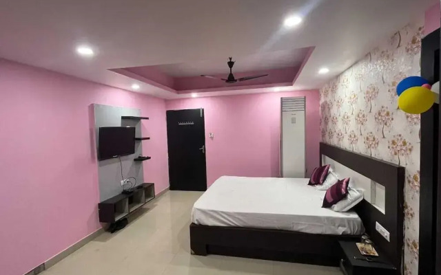 Raj Mahal Rooms & Banquet Hall