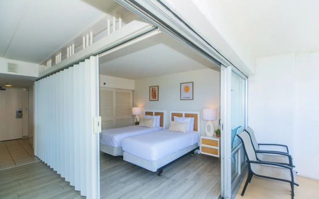 Two Bedroom Condo Overlooking Ala Wai Boat Harbor by RedAwning