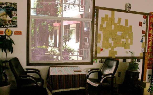 Zhangjiajie Base Youth Hostel