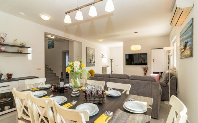 Stunning Home in Pula With 4 Bedrooms and Wifi
