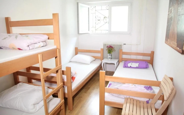 Hostel Jellostone