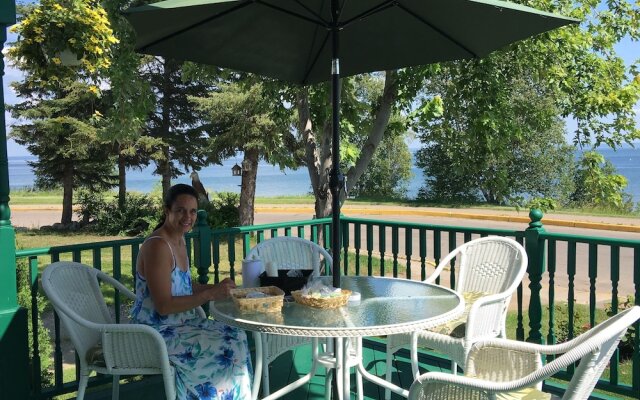 Waterfront Harbour B&B