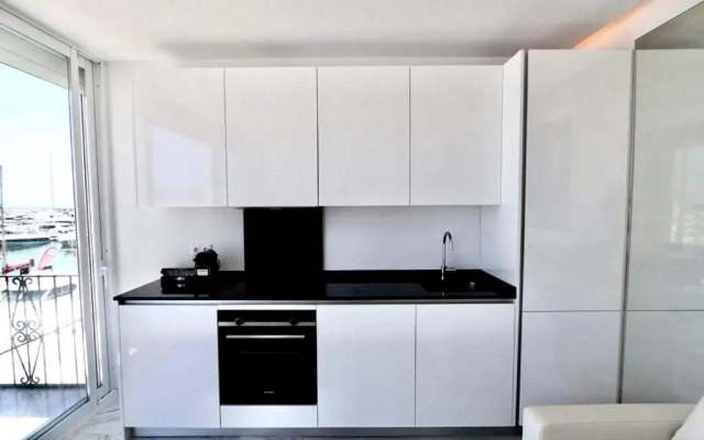 First Line Puerto Banus Harbour, 3 bedroom Luxury Apartment, Marbella