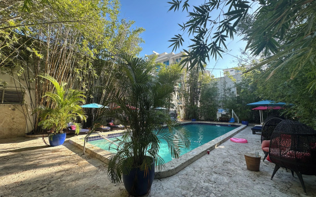 Maxines Dorset Catalina Hotel