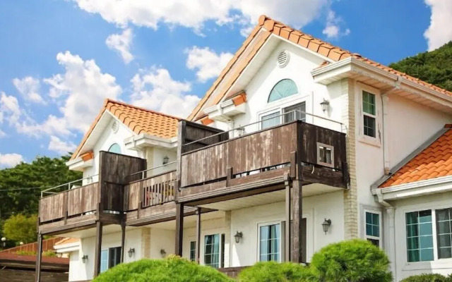 Geoje Birds Hill Pension