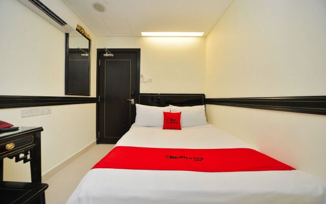 RedDoorz Hotel near Marine Parade Central (SG Clean Certified)