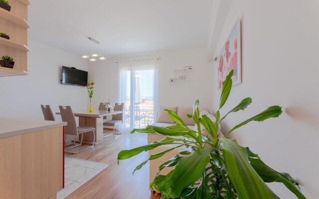 Nice Home in Prigradica With Wifi and 2 Bedrooms