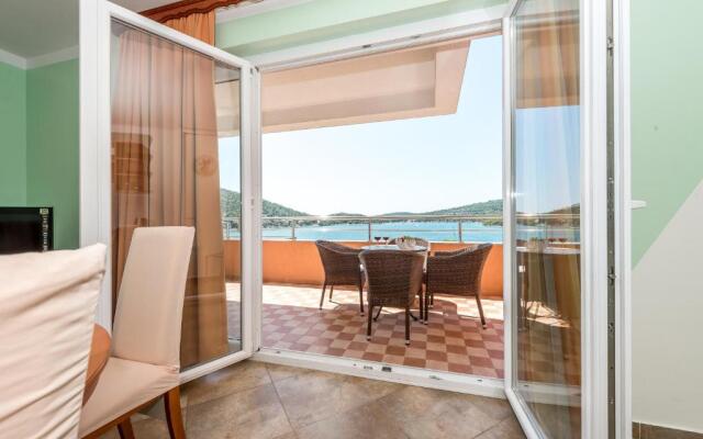 Apartments Hari Tisno