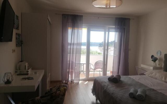 Rooms and Apartments Riviera