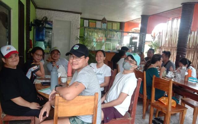 Guanna's Place Room and Resto Bar