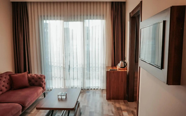 The Grand Mira Hotel