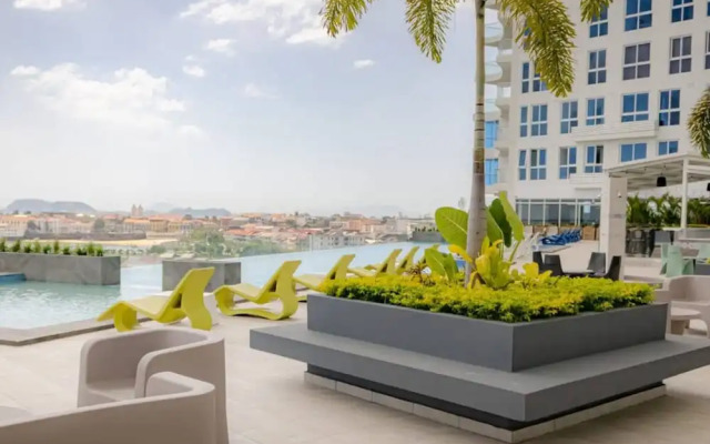 Oceanfront Designer Apartment PH The Sands, Next to Hilton