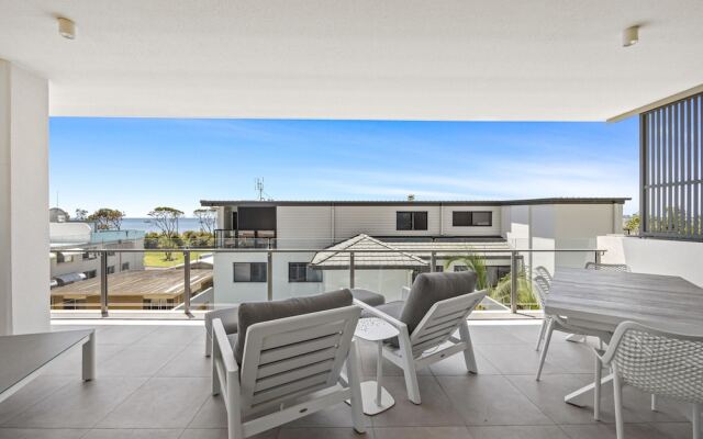 RISE 3 Bedroom Deluxe Ocean Side Apt